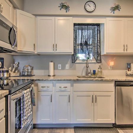 Airy Ocean City Condo On Canal Front With Deck! Eksteriør billede