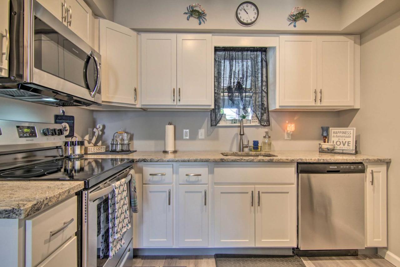 Airy Ocean City Condo On Canal Front With Deck! Eksteriør billede