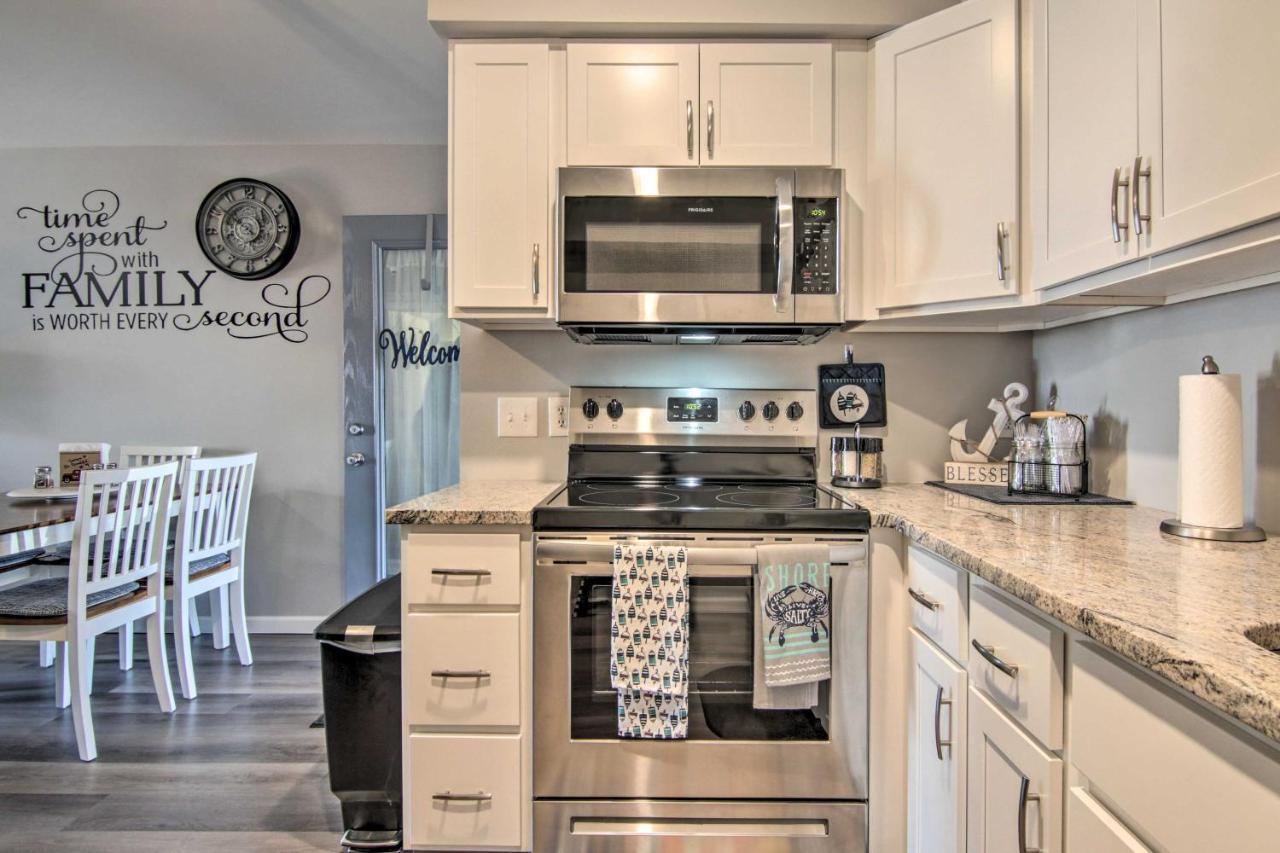Airy Ocean City Condo On Canal Front With Deck! Eksteriør billede