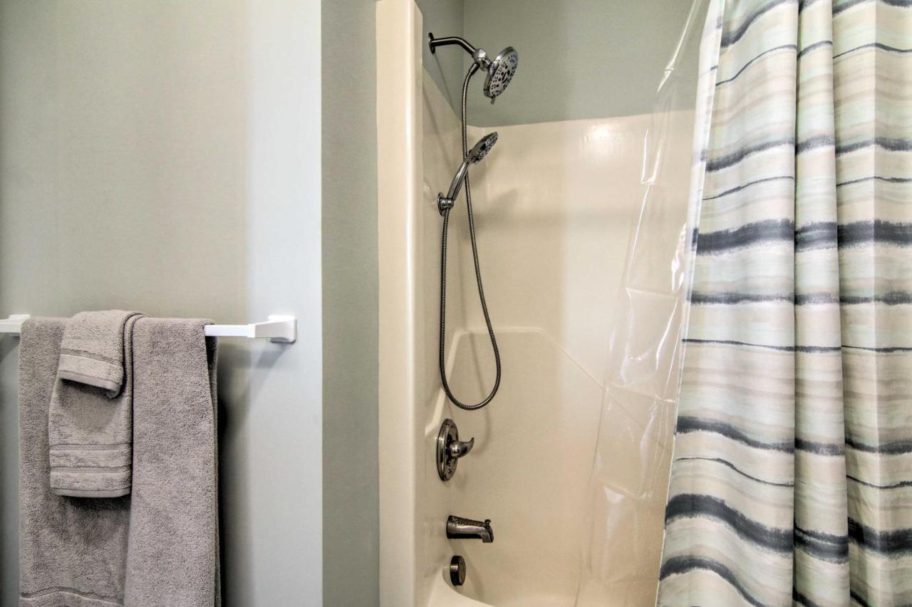 Airy Ocean City Condo On Canal Front With Deck! Eksteriør billede