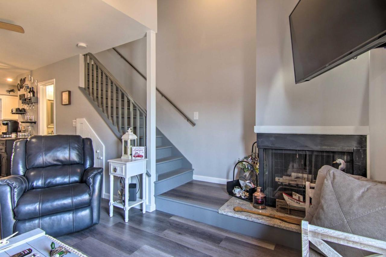 Airy Ocean City Condo On Canal Front With Deck! Eksteriør billede