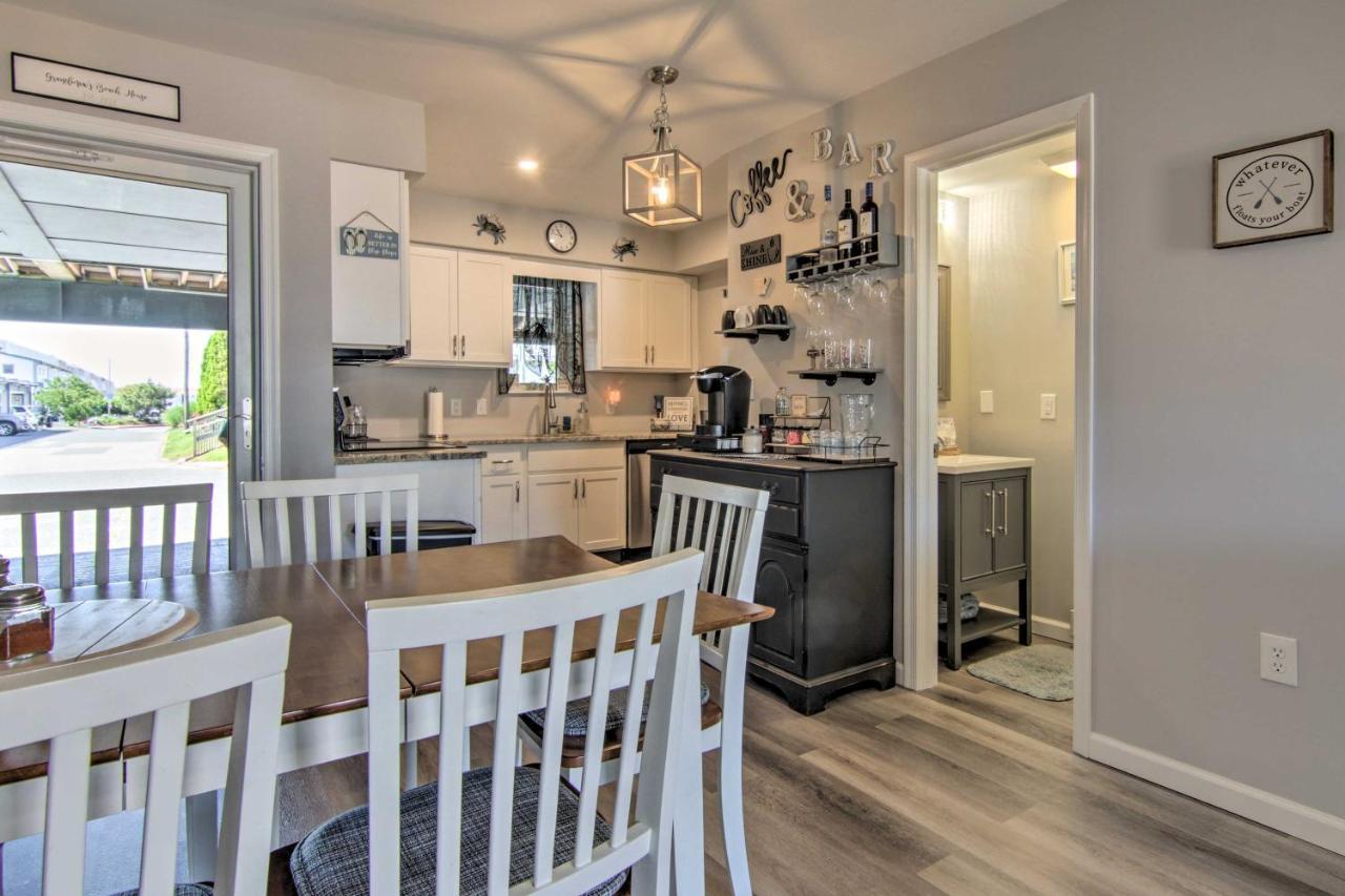Airy Ocean City Condo On Canal Front With Deck! Eksteriør billede