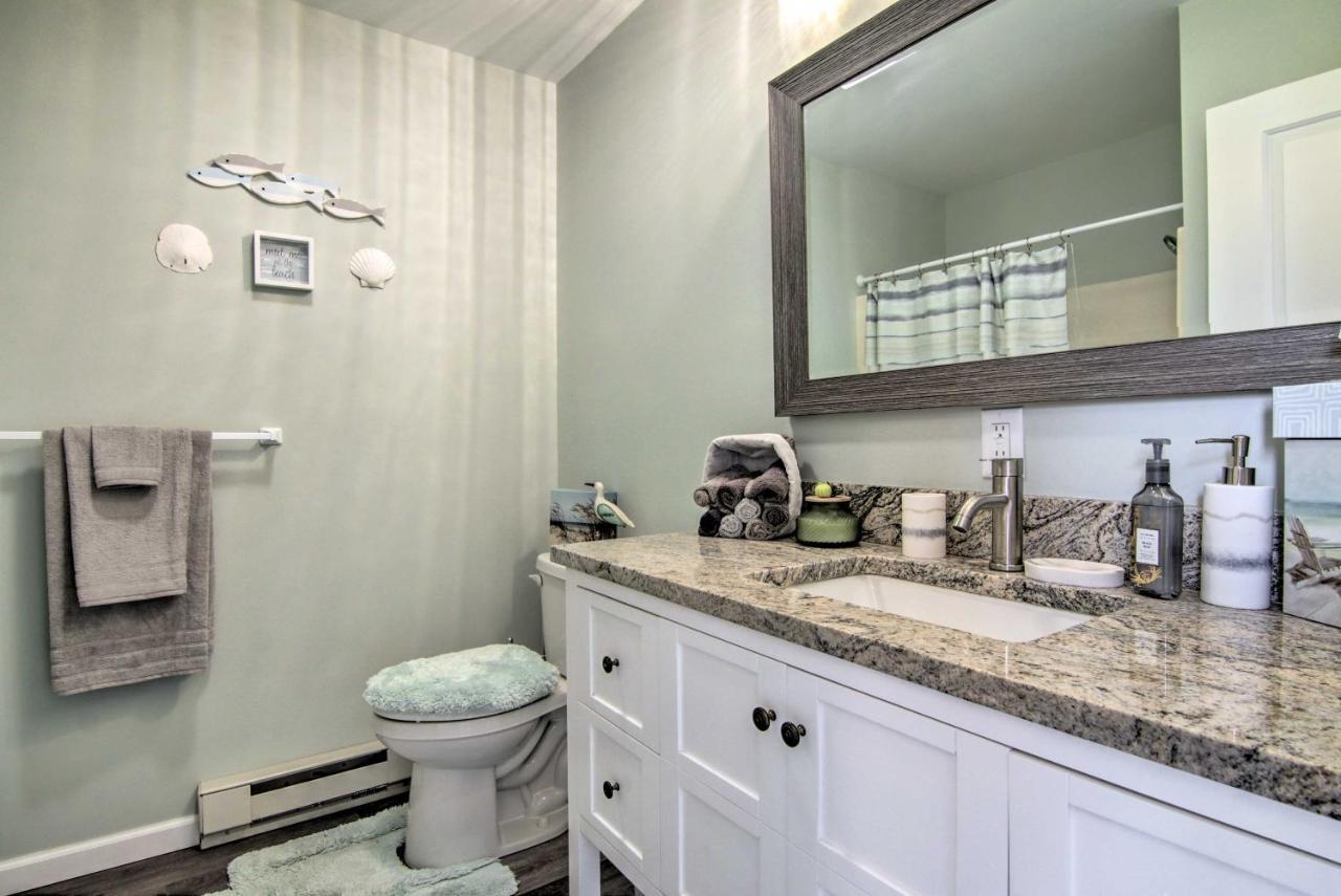 Airy Ocean City Condo On Canal Front With Deck! Eksteriør billede