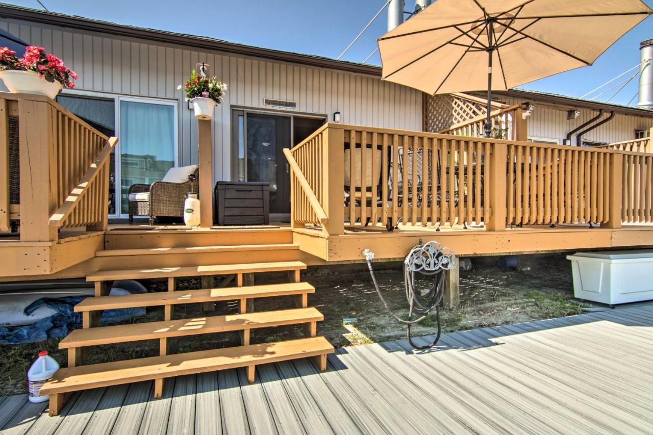 Airy Ocean City Condo On Canal Front With Deck! Eksteriør billede