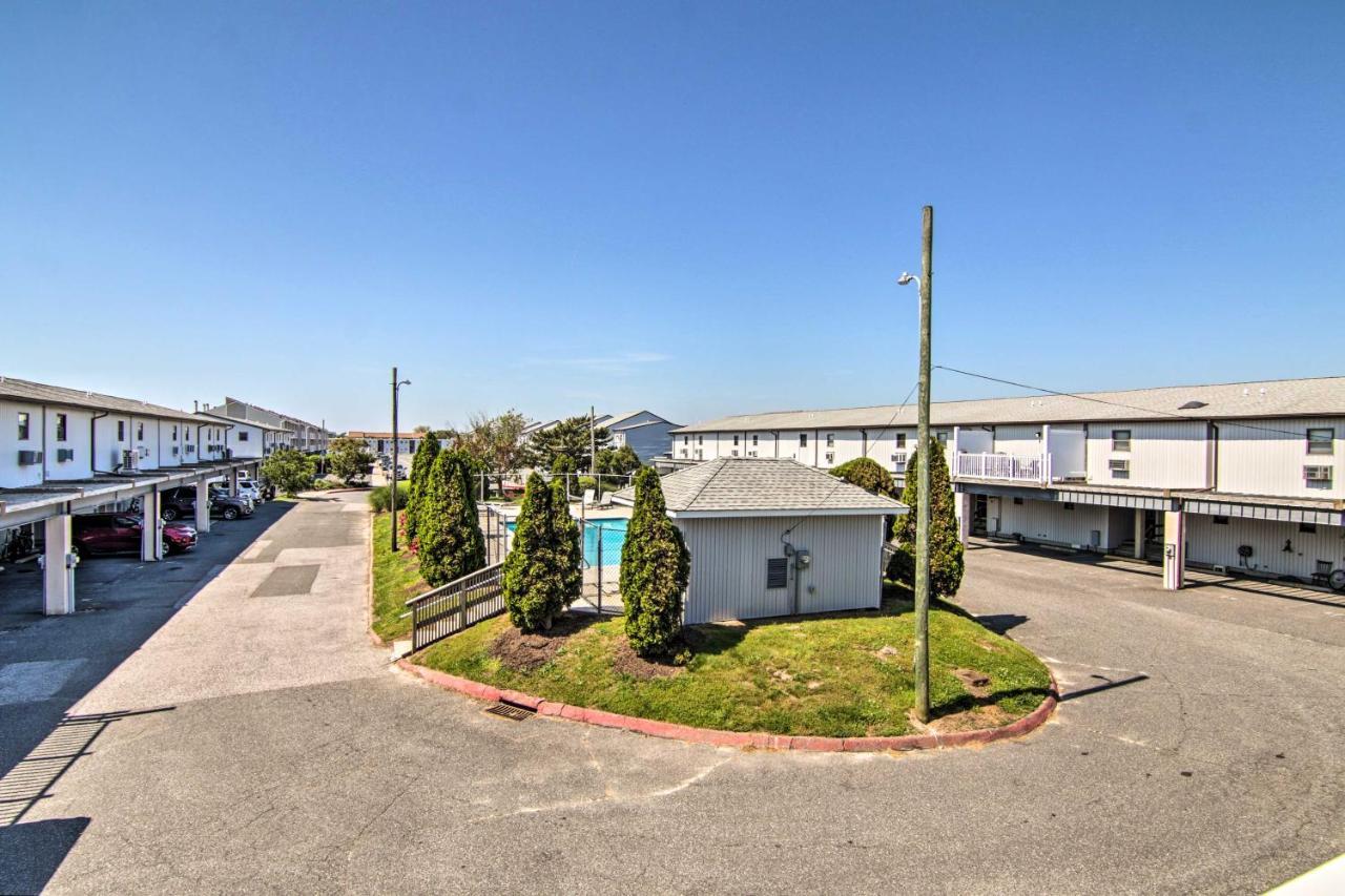 Airy Ocean City Condo On Canal Front With Deck! Eksteriør billede